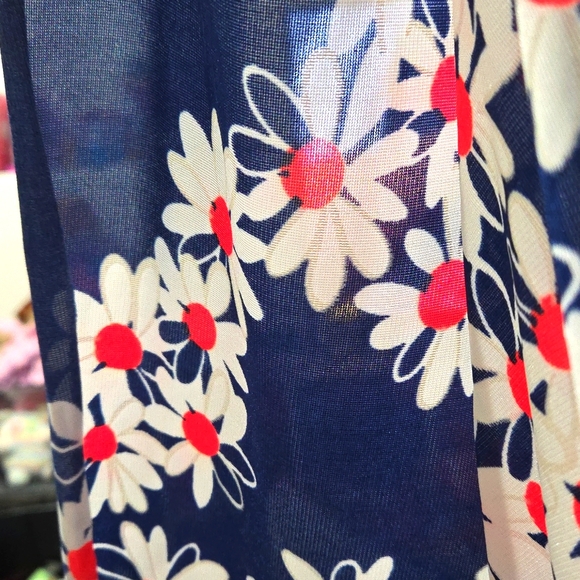 Beautiful Rare Vintage POLYSTER Daisy Sewing Fabric by THE YARD - Picture 3 of 9